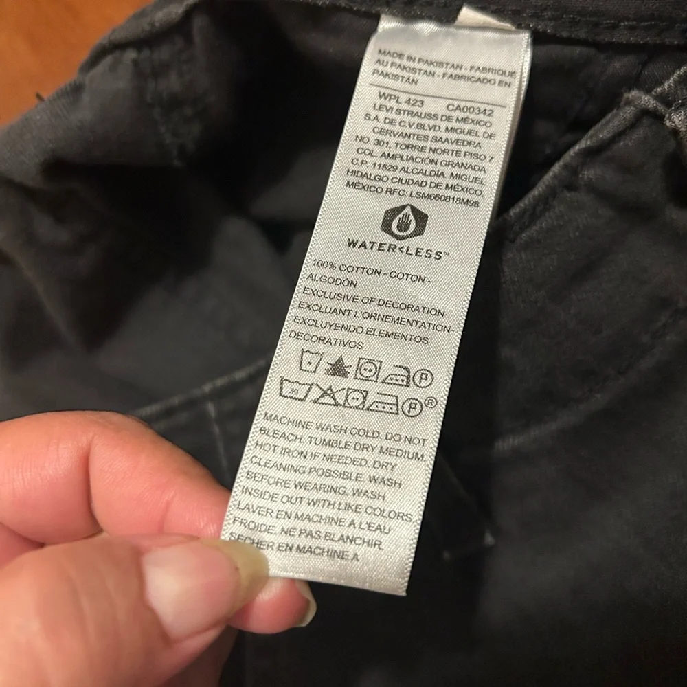Denizen from Levi's Charcoal Black Loose Taper Womens Jeans Size 6 W28 High rise